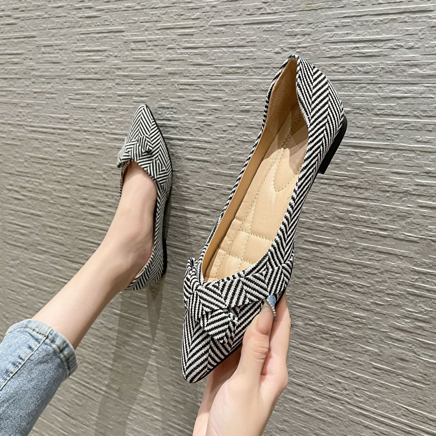 Internet famous single shoes, flat soled grandma shoes, pointed flat shoes for women, soft soled shallow mouthed lady shoes