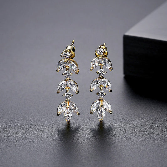 European and American Bride Zircon Earrings, High Quality White Zircon Earrings, Fashionable and niche Women's Leaf Design