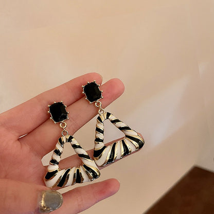 925 Silver Needle Set Diamond Hollow Geometry Black and White Stripe Earrings Earrings Vintage Triangle Earrings Personalized Earrings